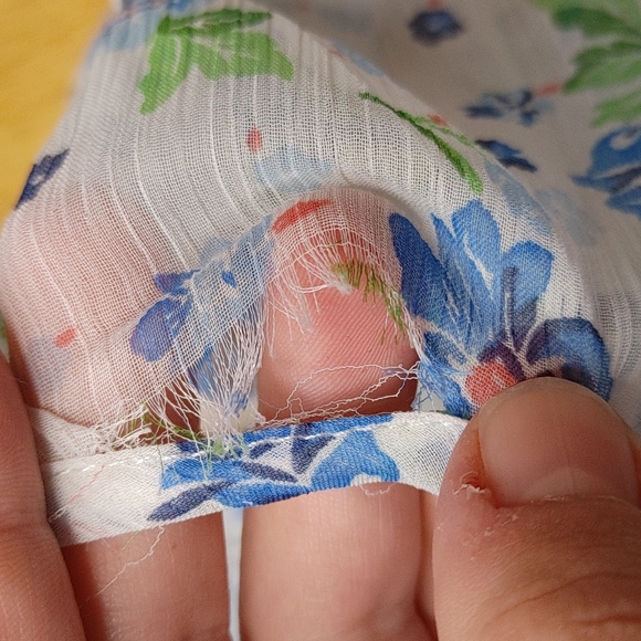 ❗$1 Bundled❗ABERCROMBIE KIDS White and Blue Floral Sheer Blouse - Picture 2 of 3